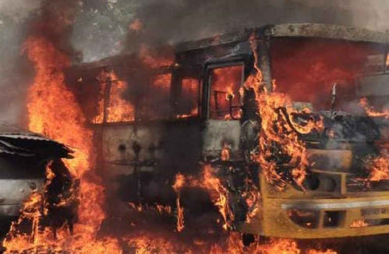 रांची: बस में लगी आग, कोई हताहत नहीं..